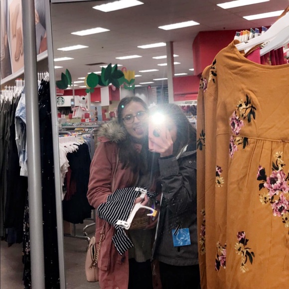 Meet your Posher, Alison - Picture 1 of 1